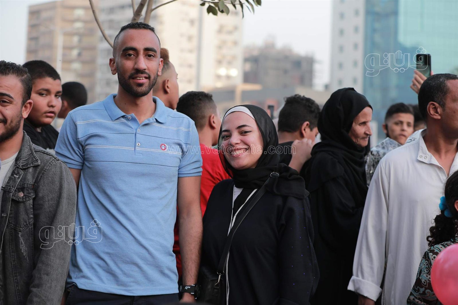 فرحة العيد تجمع شمل قريب وبعيد.. مظاهر البهجة في صلاة عيد الفطر المبارك (13)