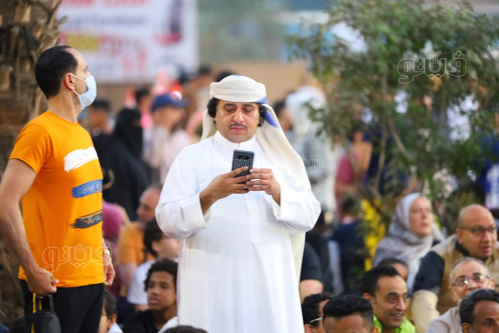 فرحة العيد تجمع شمل قريب وبعيد.. مظاهر البهجة في صلاة عيد الفطر المبارك (18)