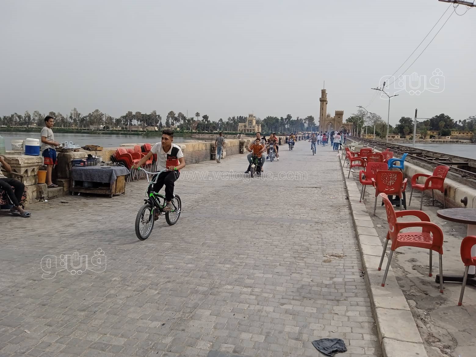 الأطفال والمراهقون يتوافدون على القناطر الخيرية (3)