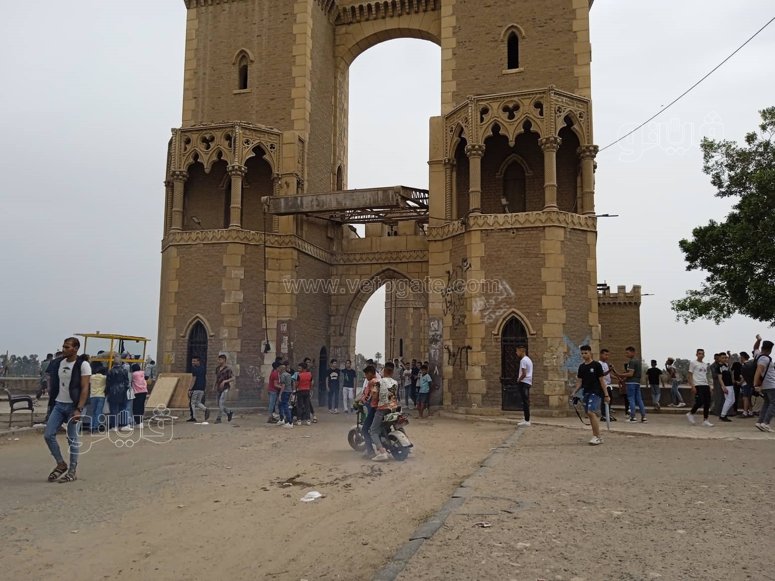 الأطفال والمراهقون يتوافدون على القناطر الخيرية (4)