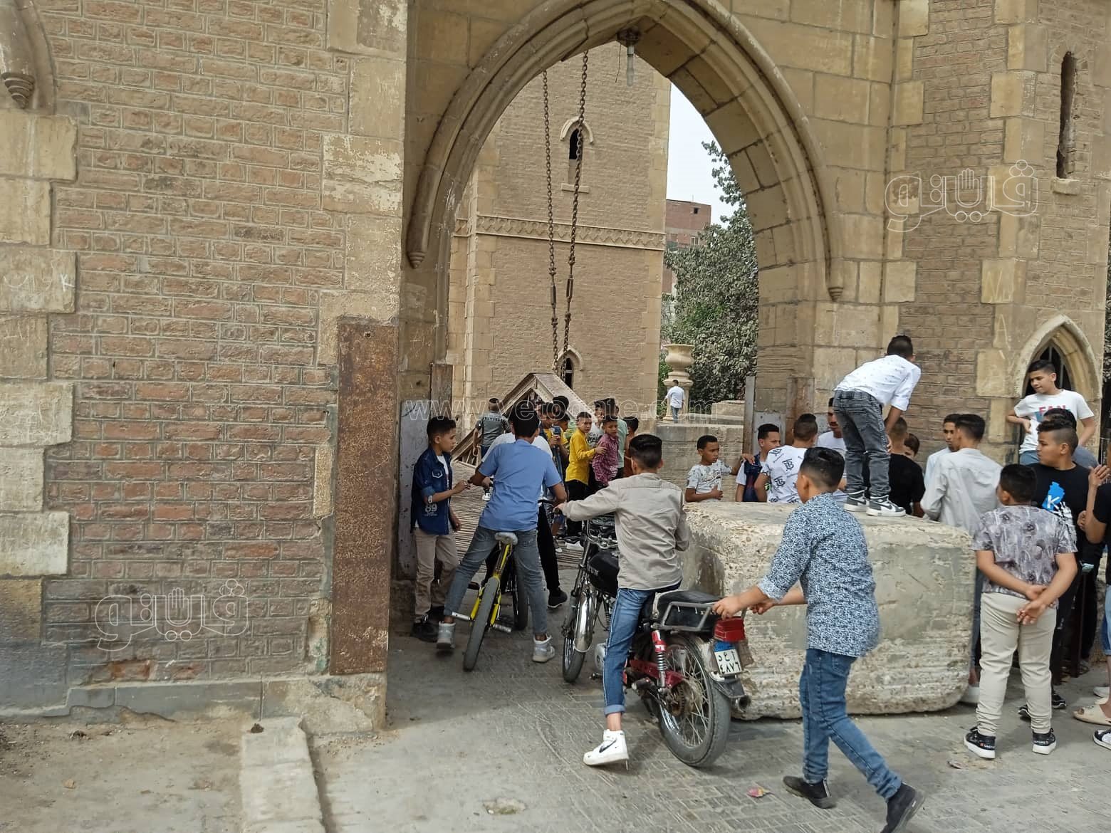 الأطفال والمراهقون يتوافدون على القناطر الخيرية (5)