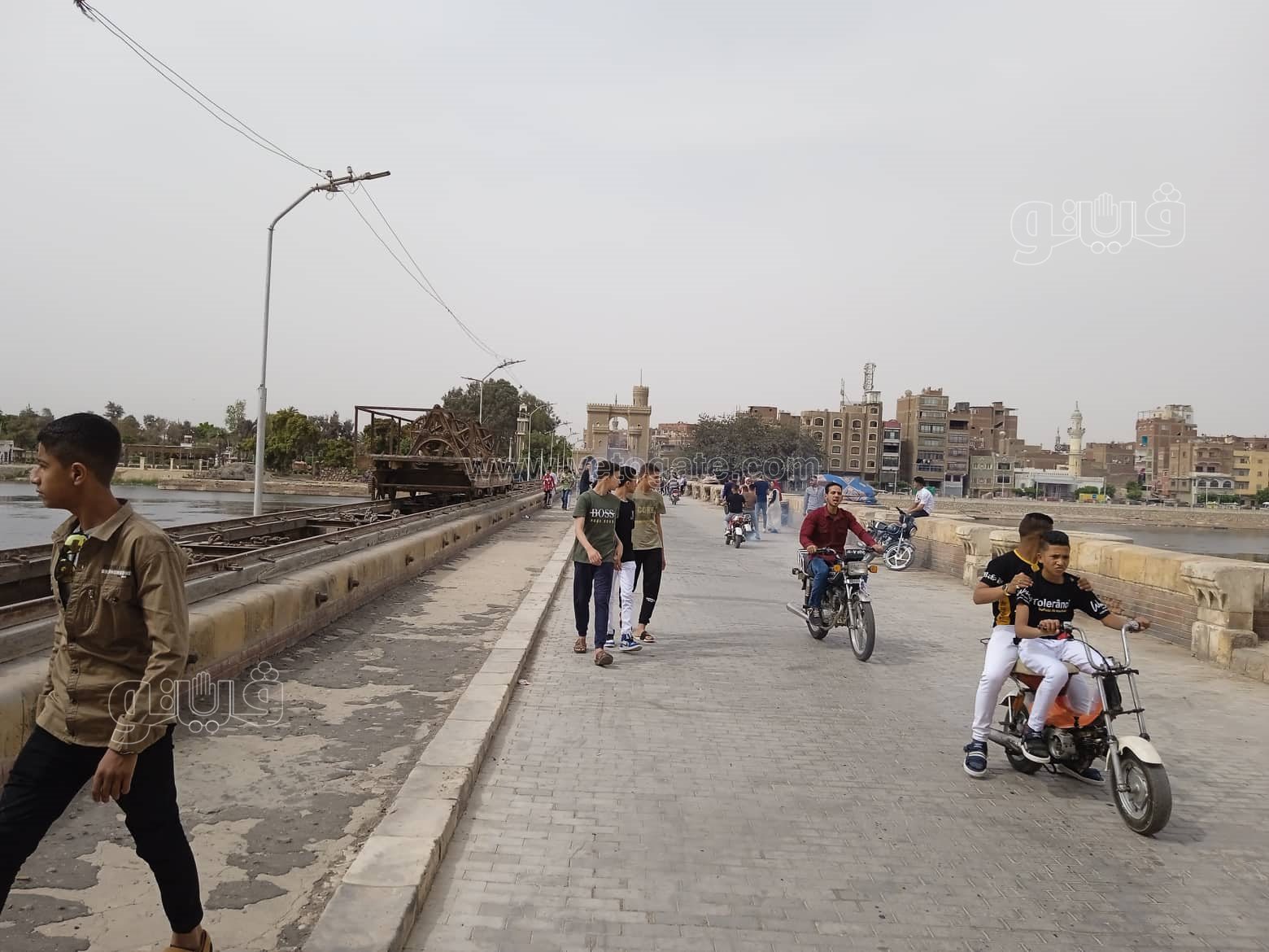 الأطفال والمراهقون يتوافدون على القناطر الخيرية (7)