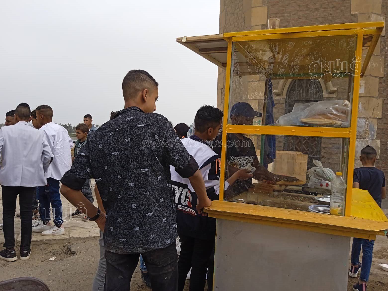 الأطفال والمراهقون يتوافدون على القناطر الخيرية (10)