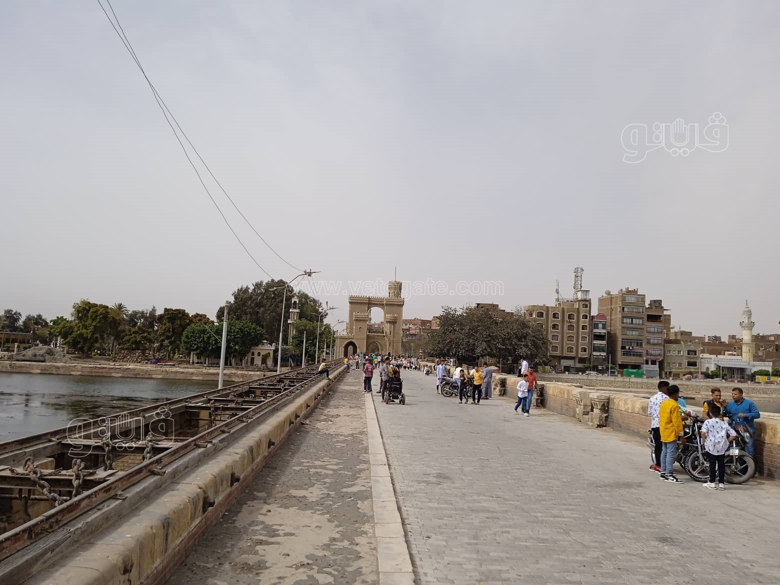 الأطفال والمراهقون يتوافدون على القناطر الخيرية (12)