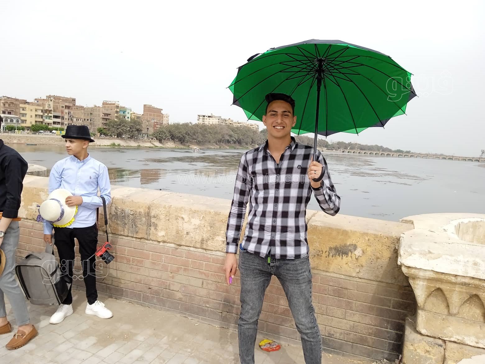 الأطفال والمراهقون يتوافدون على القناطر الخيرية (13)