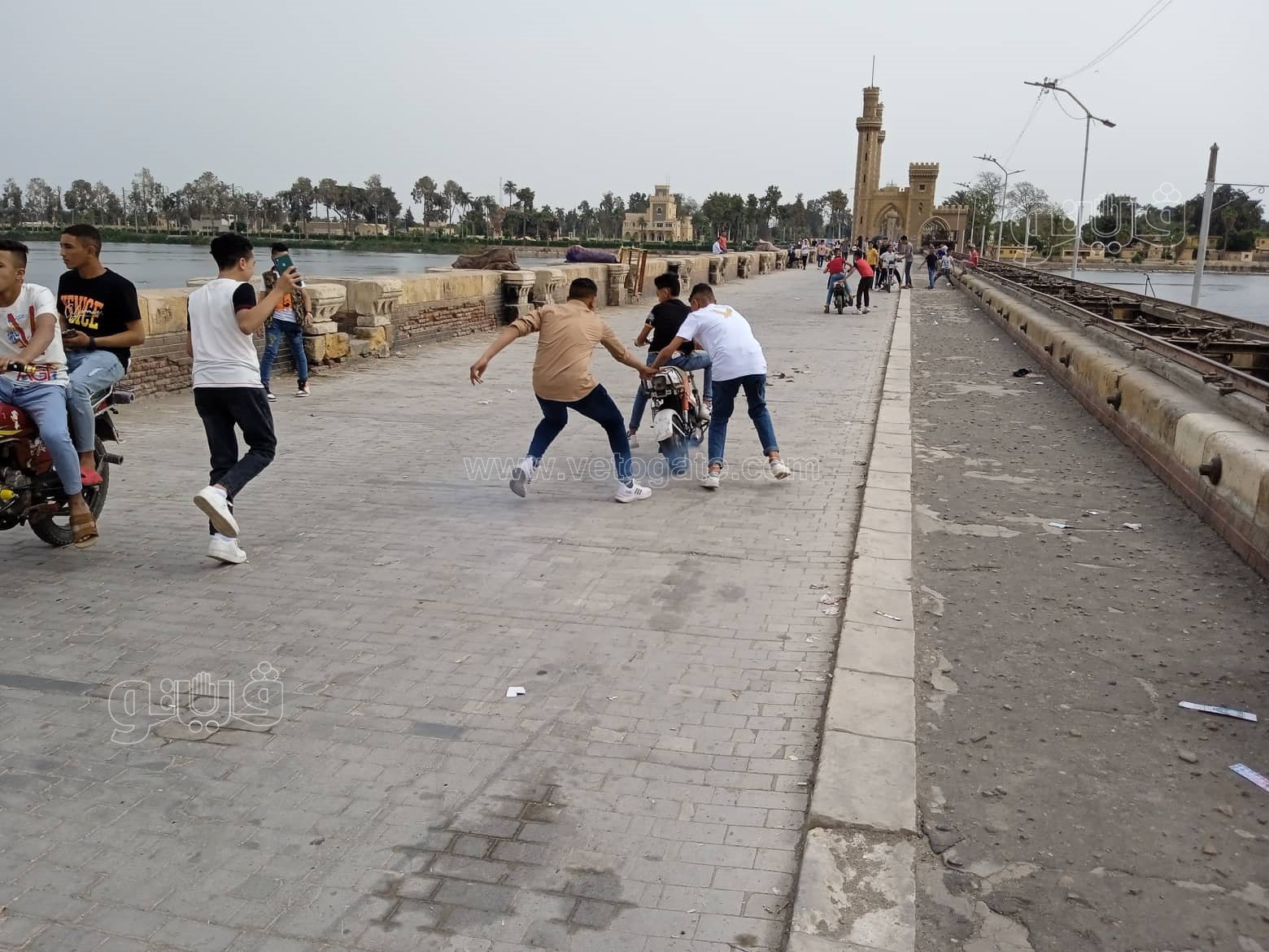 الأطفال والمراهقون يتوافدون على القناطر الخيرية (16)