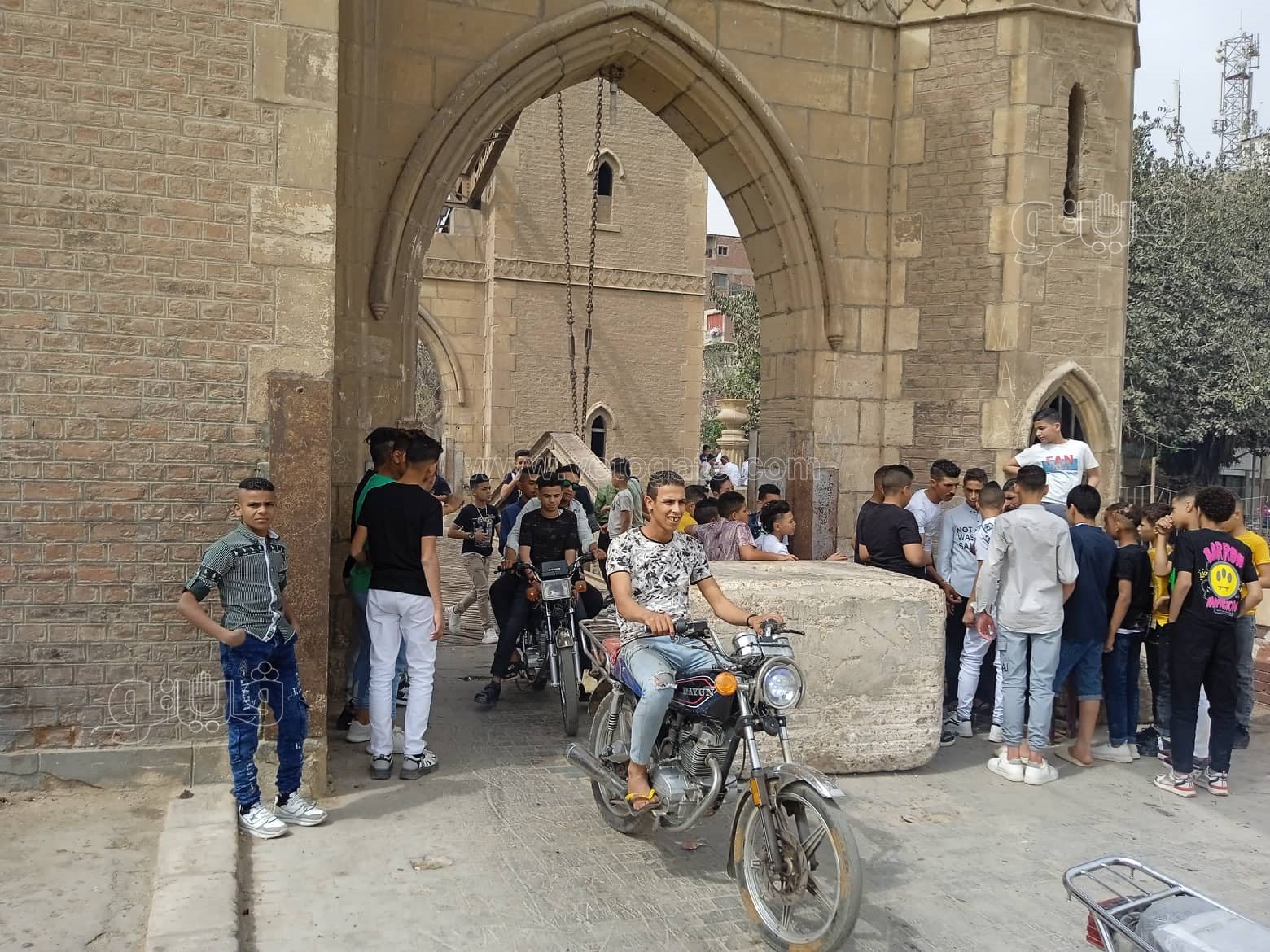 الأطفال والمراهقون يتوافدون على القناطر الخيرية (18)