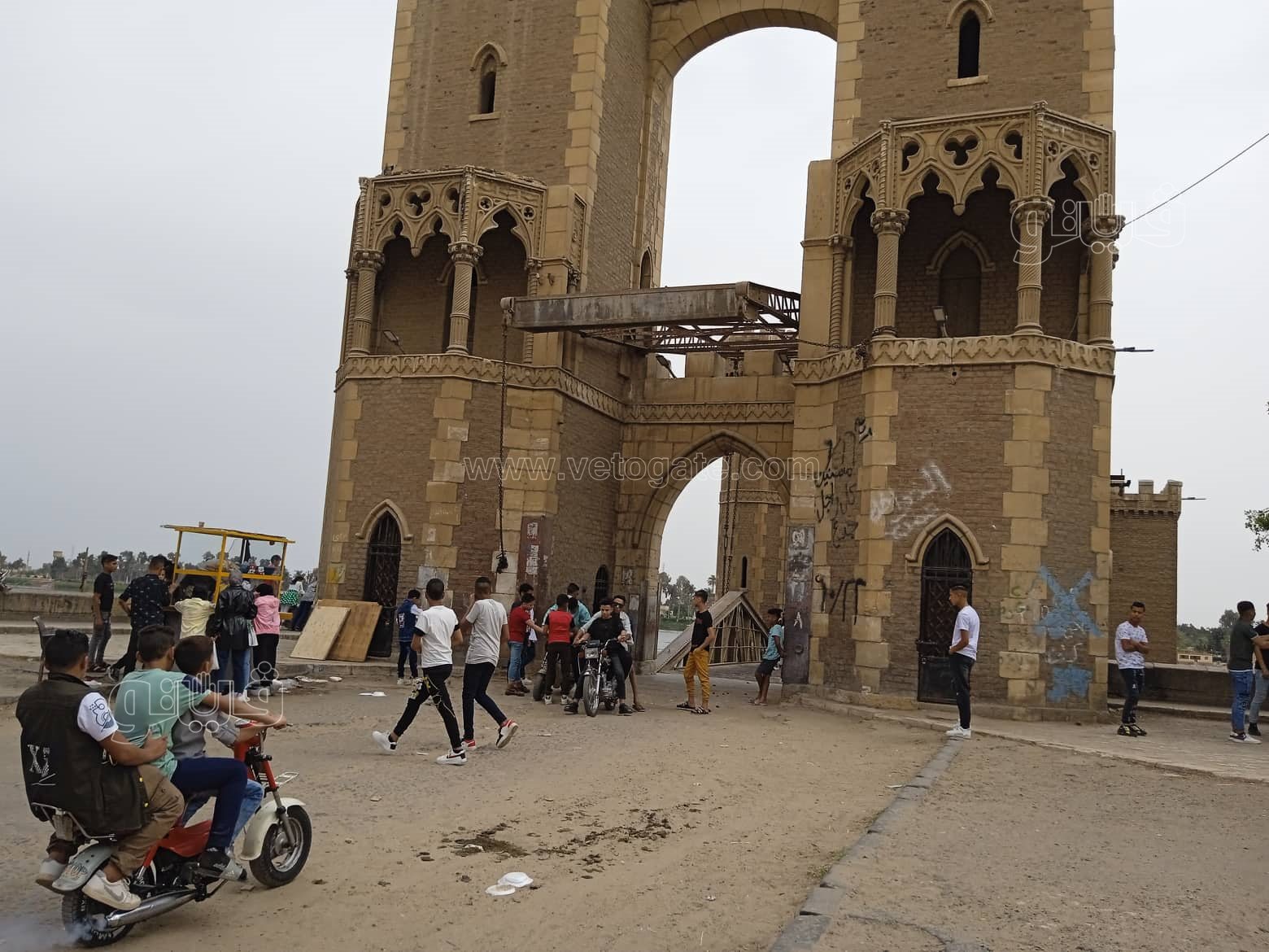 الأطفال والمراهقون يتوافدون على القناطر الخيرية (20)