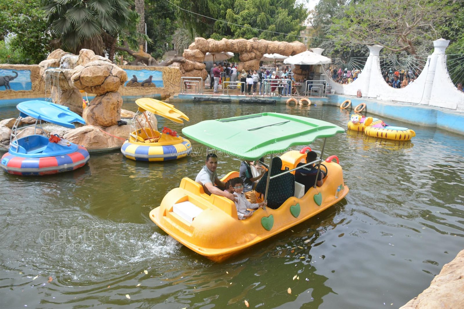  إقبال ملحوظ من المواطنين على حديقة حيوان الجيزة (16)