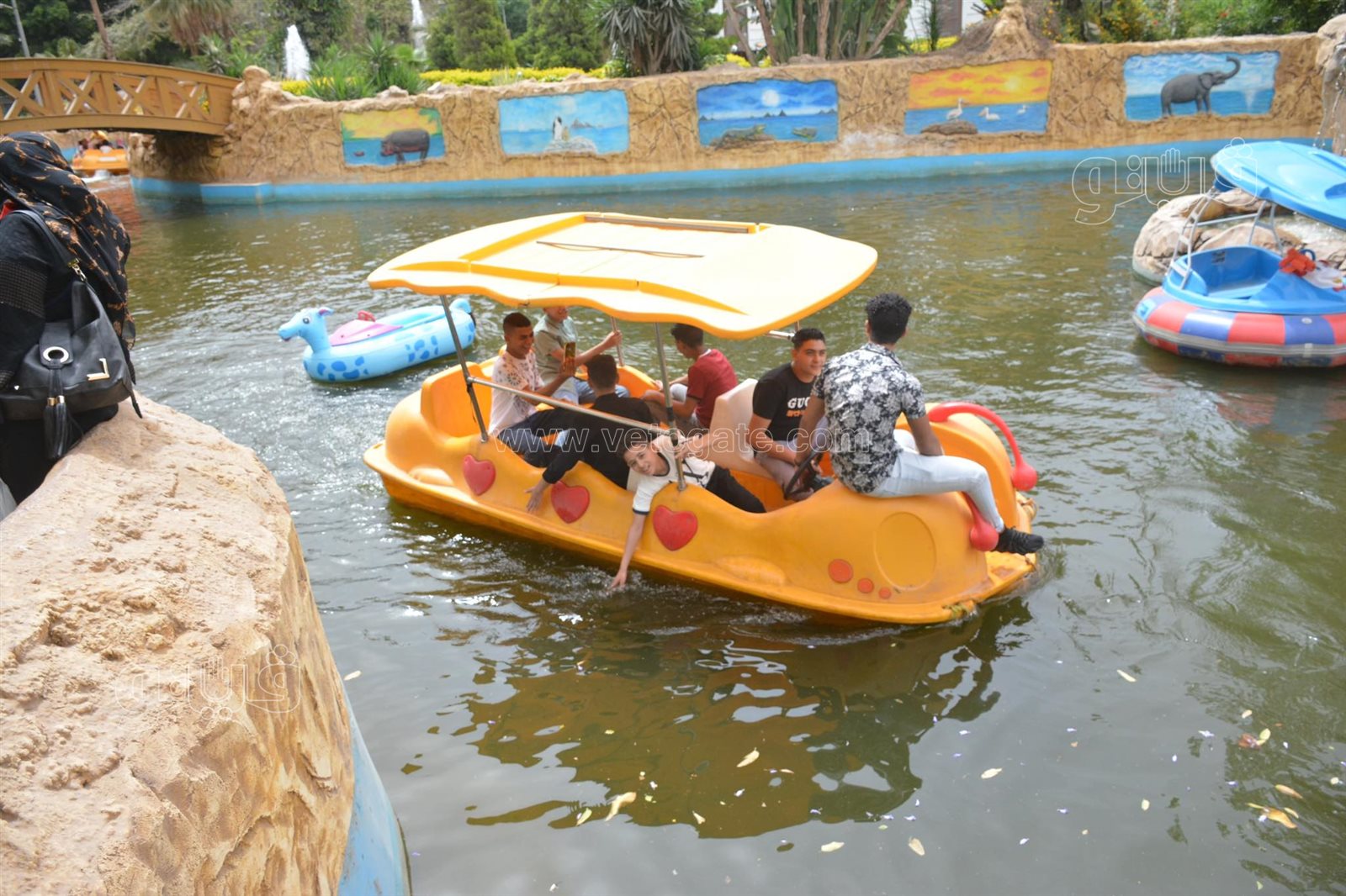  إقبال ملحوظ من المواطنين على حديقة حيوان الجيزة (35)