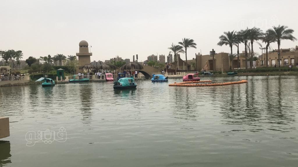 بطريقة غريبة.. زوار حديقة الجيزة يحتفلون بأول أيام العيد (3)