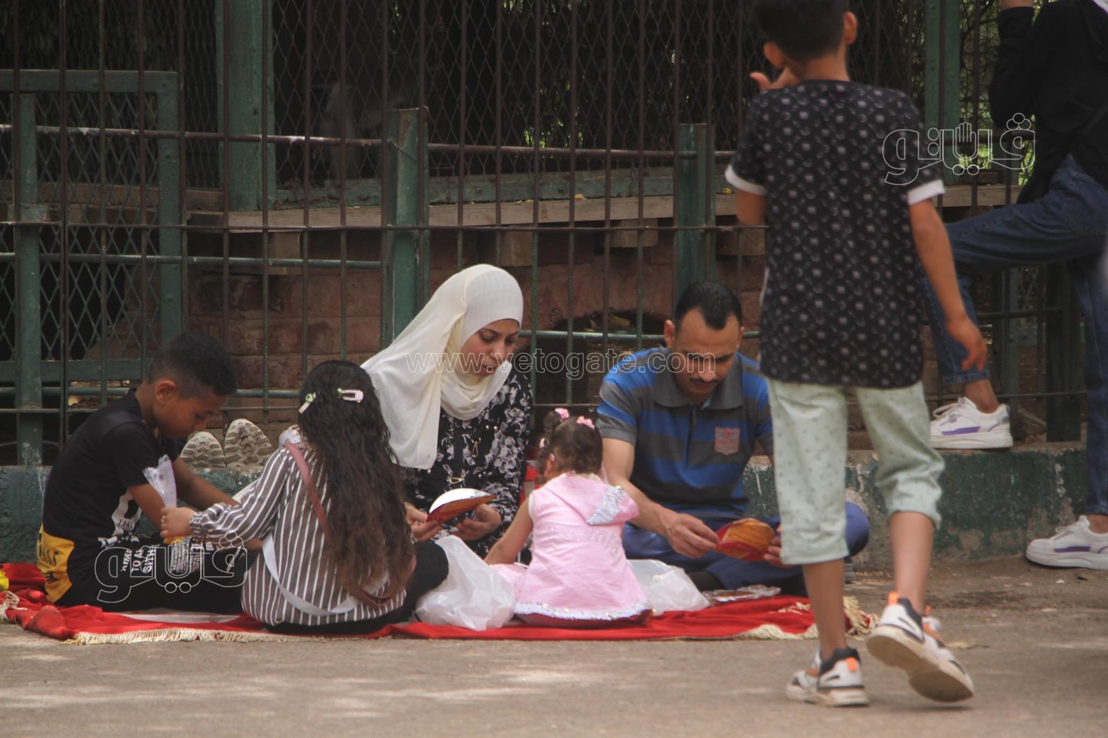 زحام شديد من المواطنين على حديقة الحيوان في العيد (3)