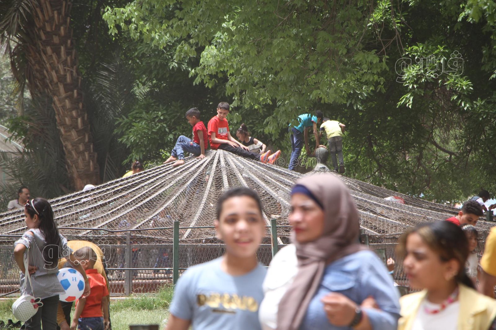 زحام شديد من المواطنين على حديقة الحيوان في العيد (6)
