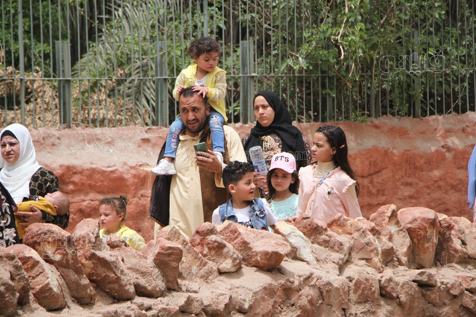 زحام شديد من المواطنين على حديقة الحيوان في العيد (12)