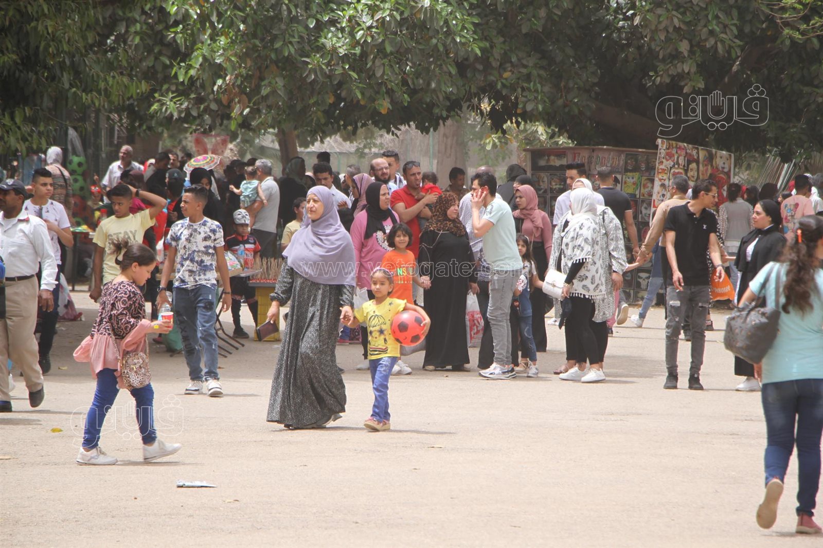 زحام شديد من المواطنين على حديقة الحيوان في العيد (16)