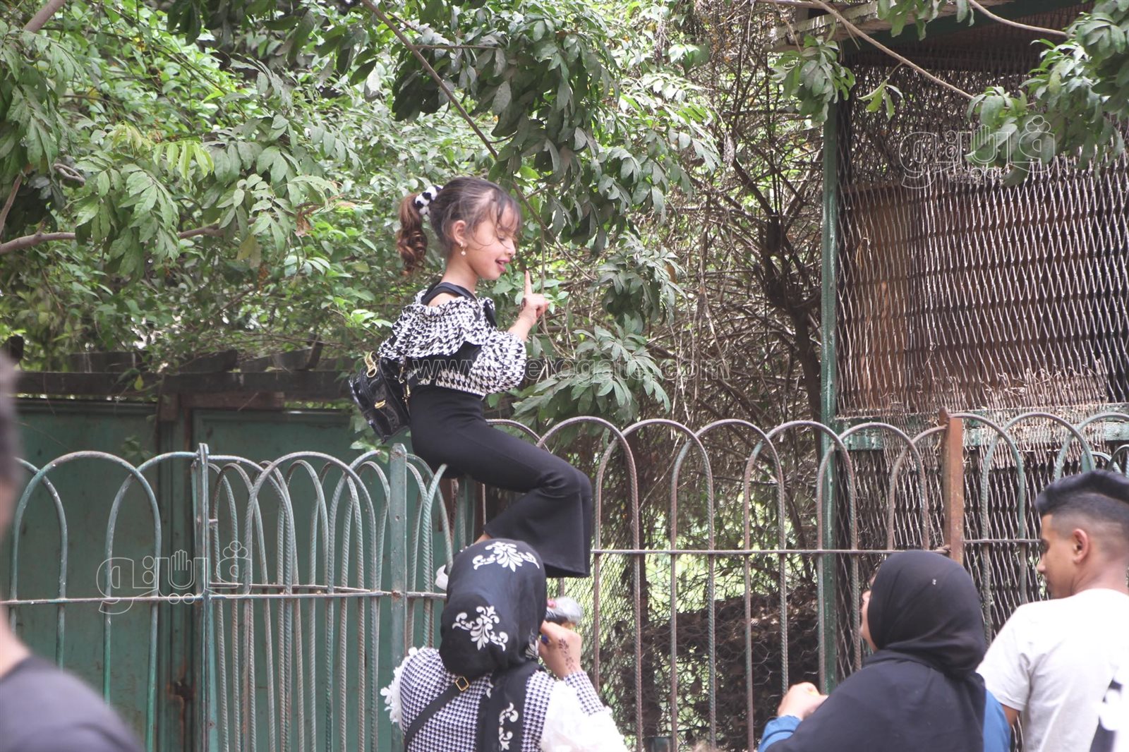 زحام شديد من المواطنين على حديقة الحيوان في العيد (18)