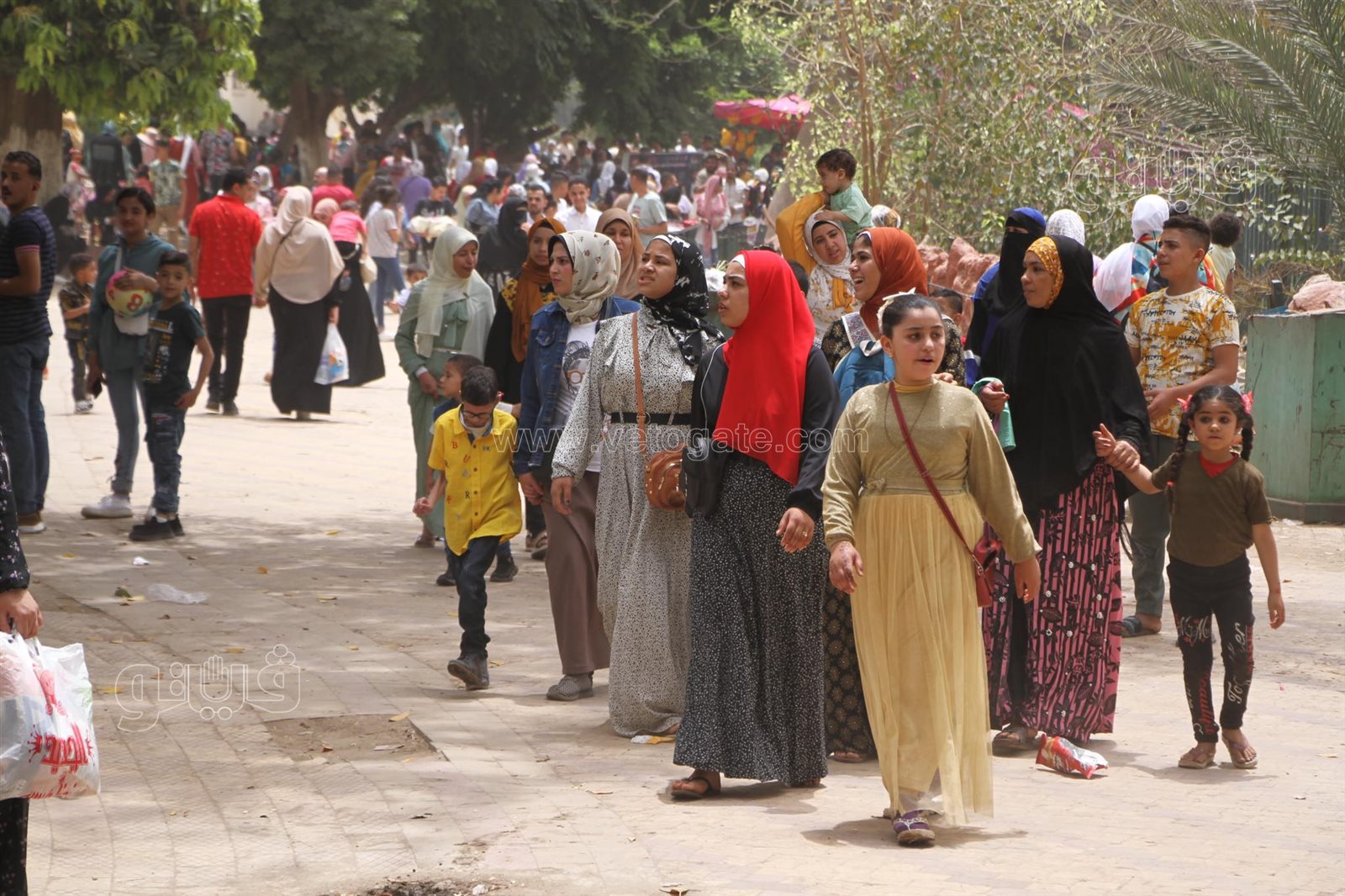 زحام شديد من المواطنين على حديقة الحيوان في العيد (19)
