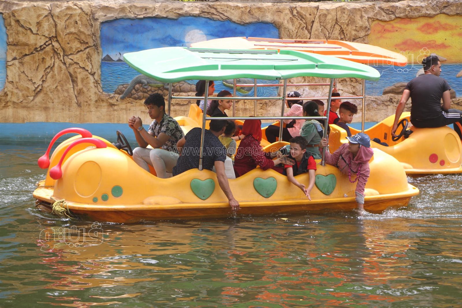 زحام شديد من المواطنين على حديقة الحيوان في العيد (25)