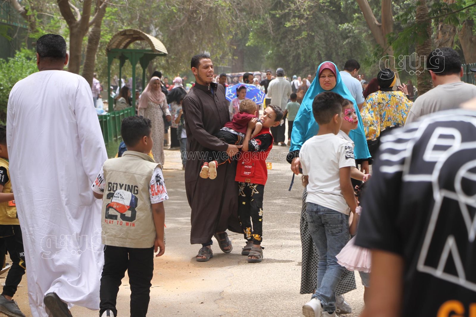 زحام شديد من المواطنين على حديقة الحيوان في العيد (28)