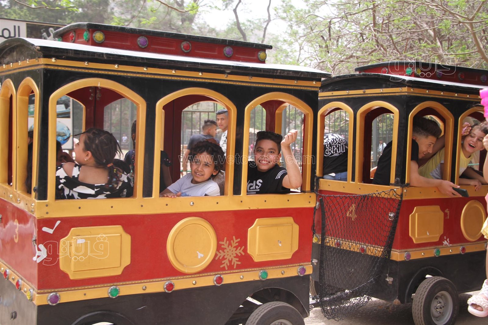 زحام شديد من المواطنين على حديقة الحيوان في العيد (29)