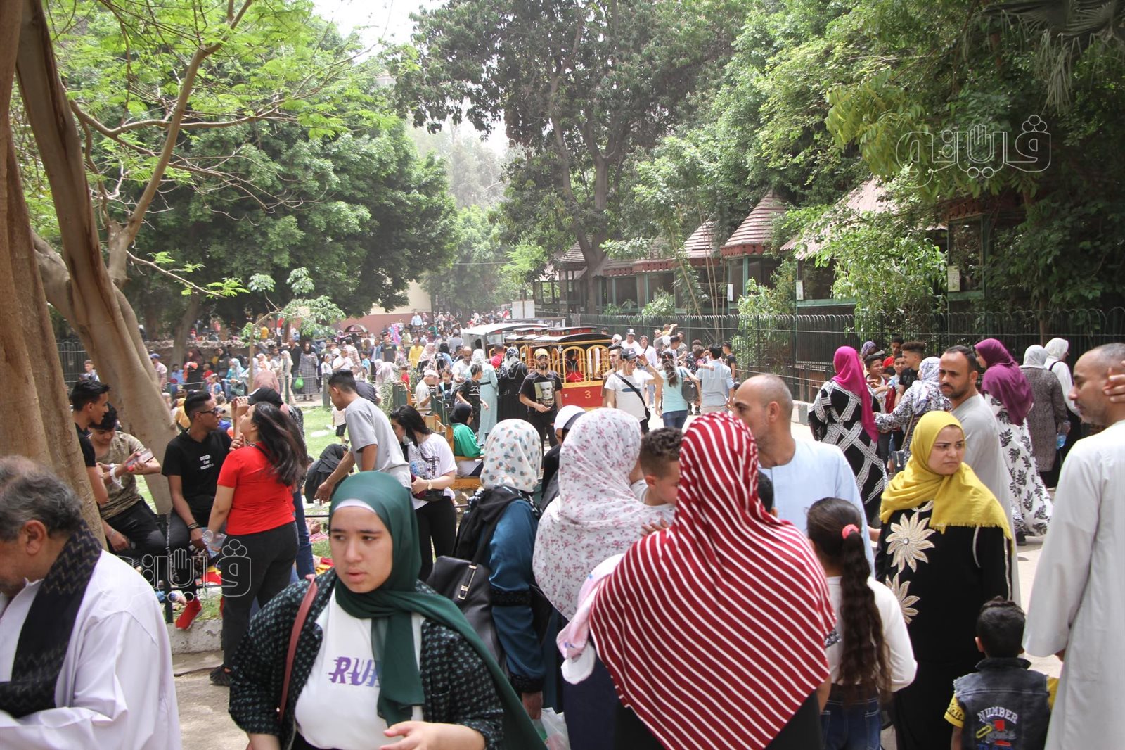 زحام شديد من المواطنين على حديقة الحيوان في العيد (30)