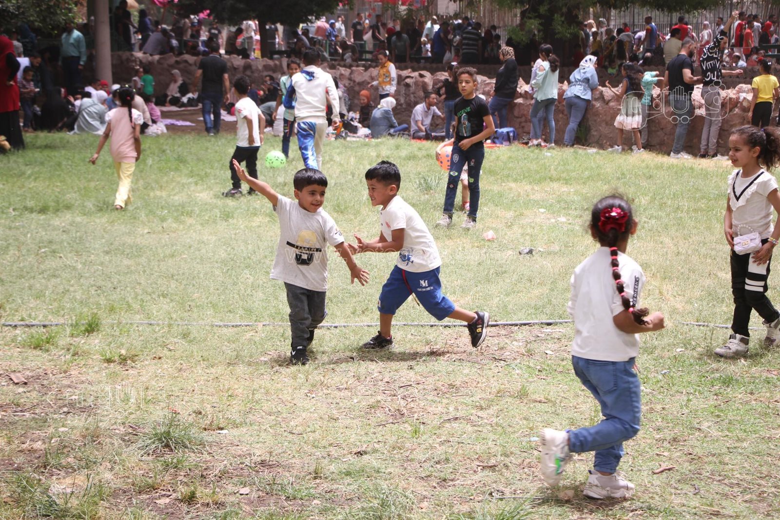 زحام شديد من المواطنين على حديقة الحيوان في العيد (32)