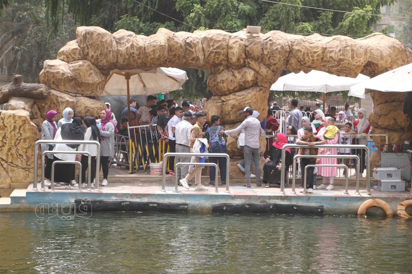 زحام شديد من المواطنين على حديقة الحيوان في العيد (38)