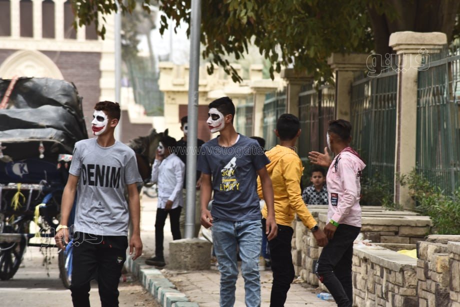  قناع الجوكر موضة المراهقين في عيد الفطر بالقناطر الخيرية (5)