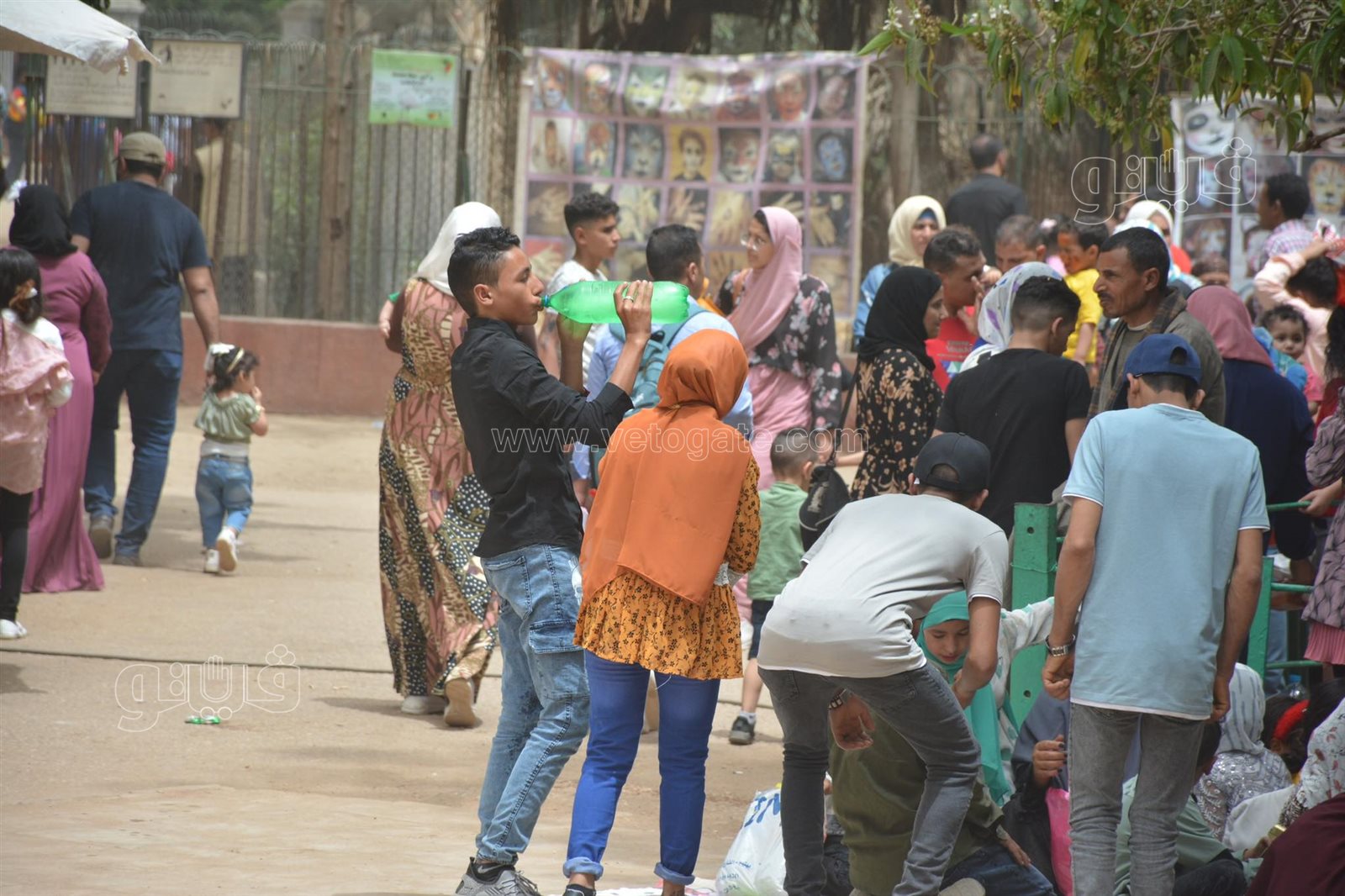 زوار حديقة الحيوان (27)