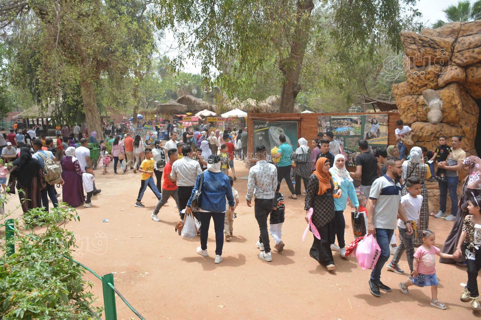 زوار حديقة الحيوان (31)