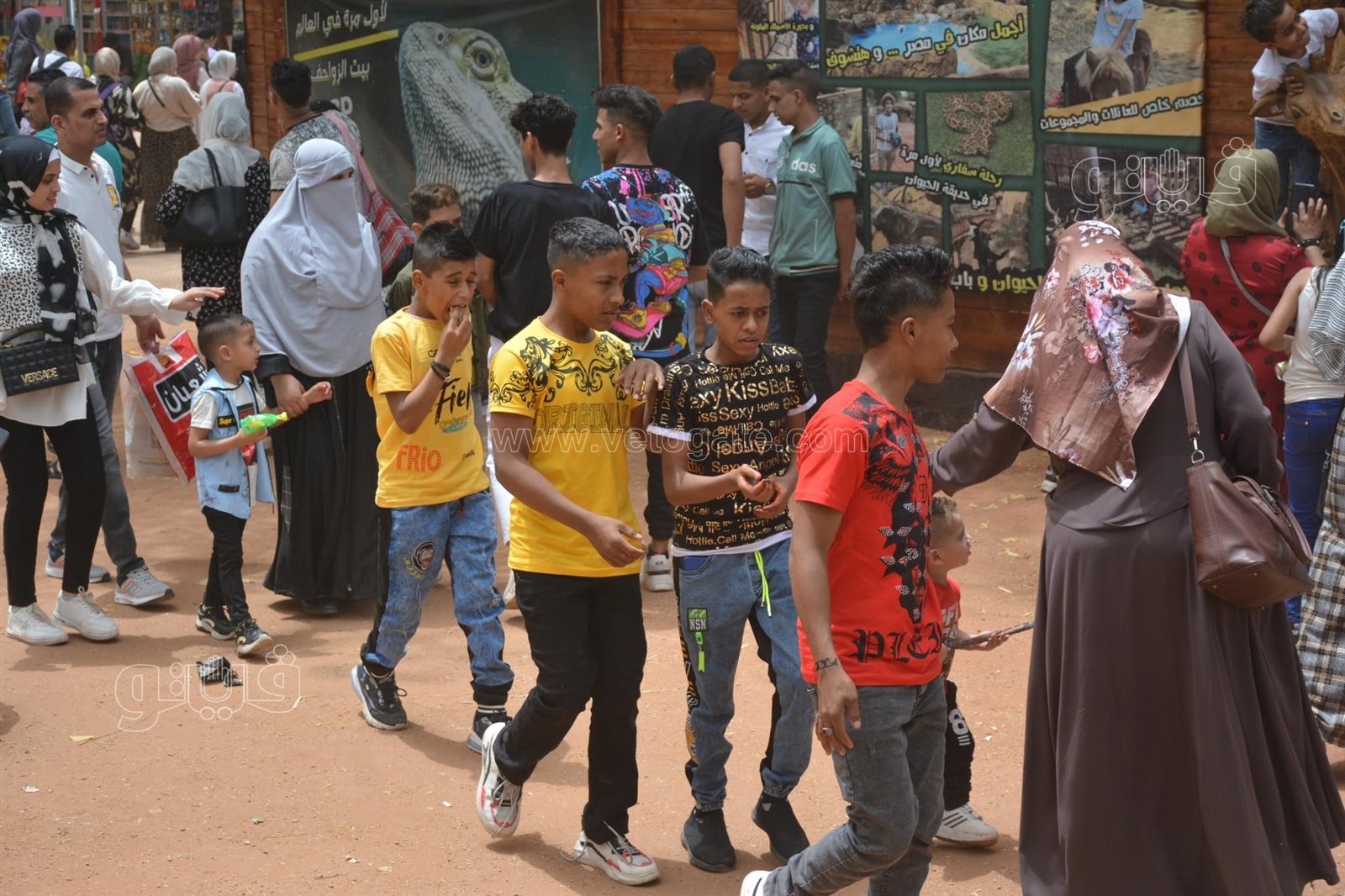 زوار حديقة الحيوان (32)