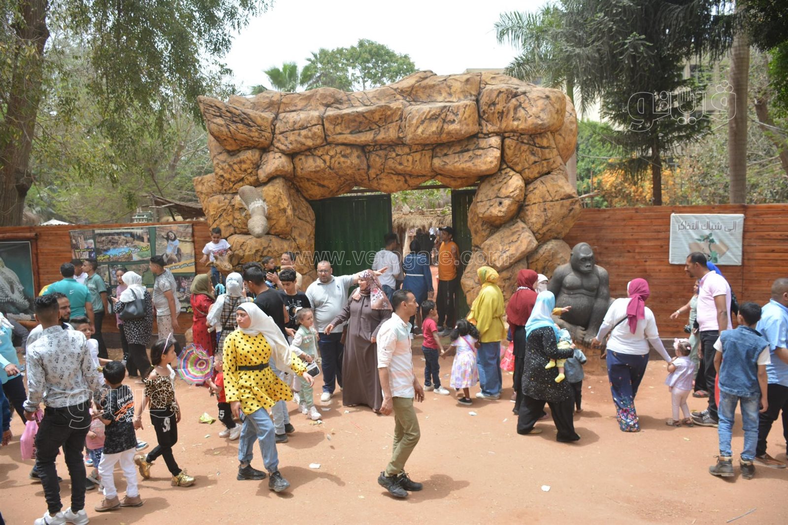 زوار حديقة الحيوان (36)