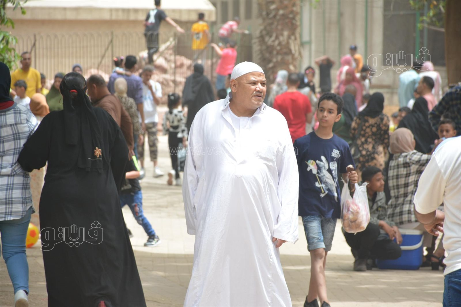 زوار حديقة الحيوان (38)