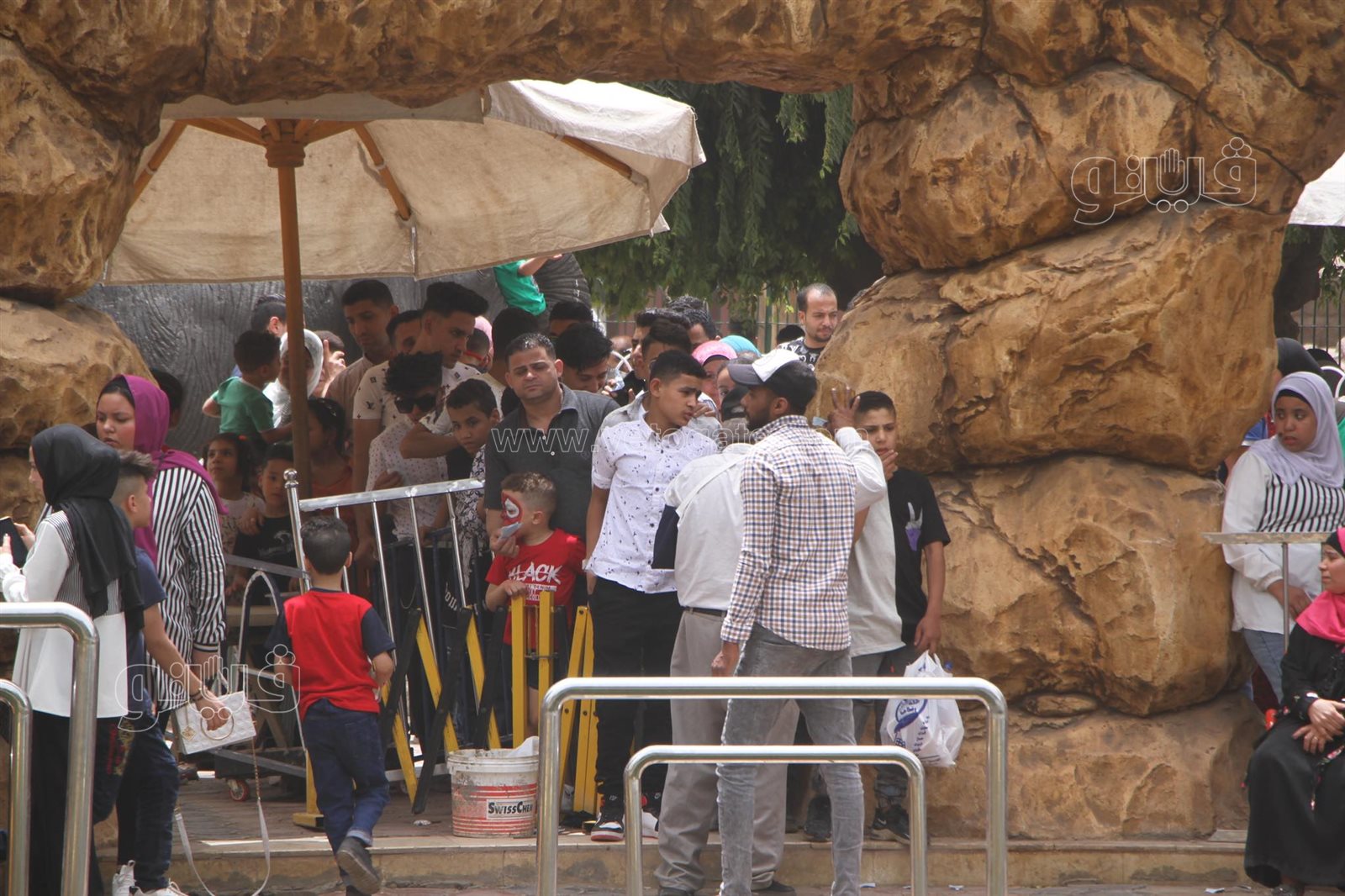 زوار حديقة الحيوان (8)