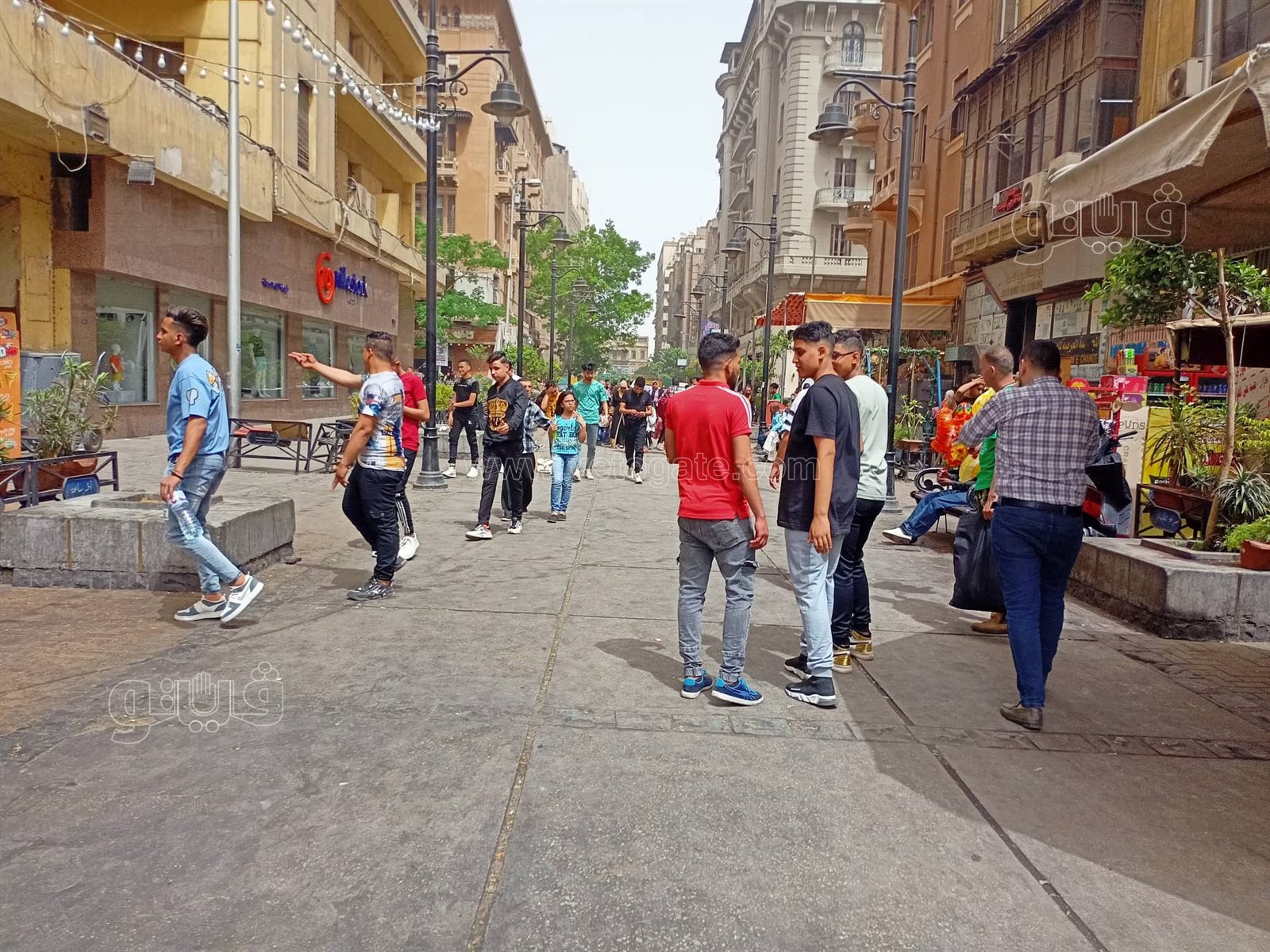 شوارع وسط القاهرة تجذب المراهقين.. وضعف الإقبال على السينمات (3)