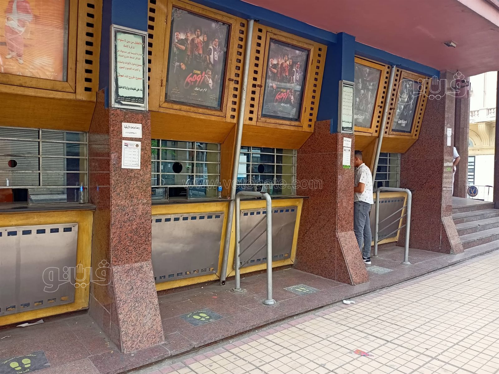 شوارع وسط القاهرة تجذب المراهقين.. وضعف الإقبال على السينمات (9)