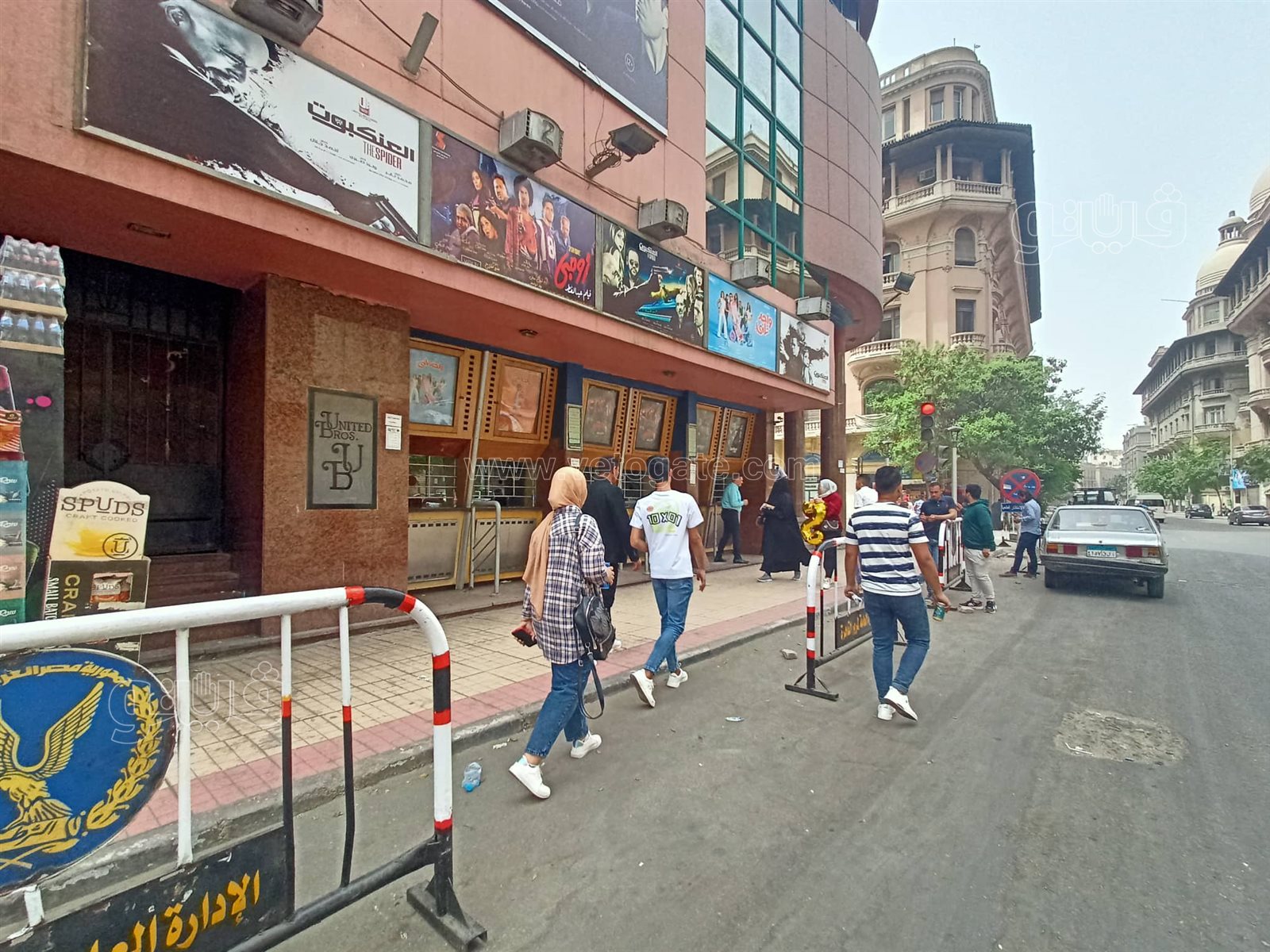 شوارع وسط القاهرة تجذب المراهقين.. وضعف الإقبال على السينمات (11)