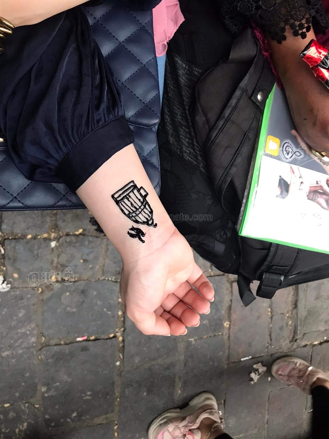 التاتو يجذب زوار شارع المعز في ثاني أيام عيد الفطر (1)