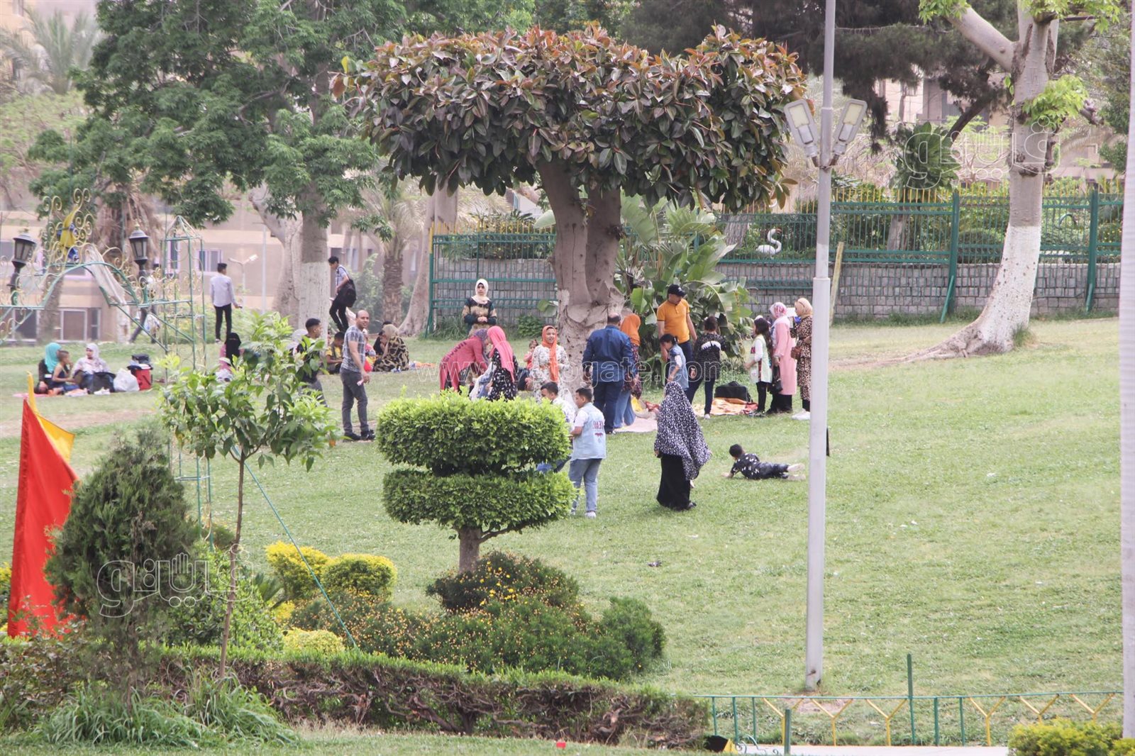 إقبال المواطنين على الحديقة الدولية للاحتفال بثالث أيام عيد الفطر (3)