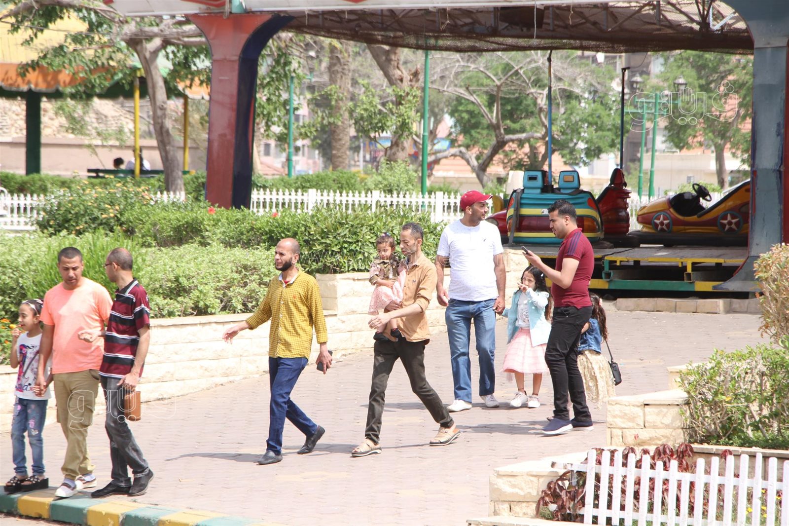 إقبال المواطنين على الحديقة الدولية للاحتفال بثالث أيام عيد الفطر (5)
