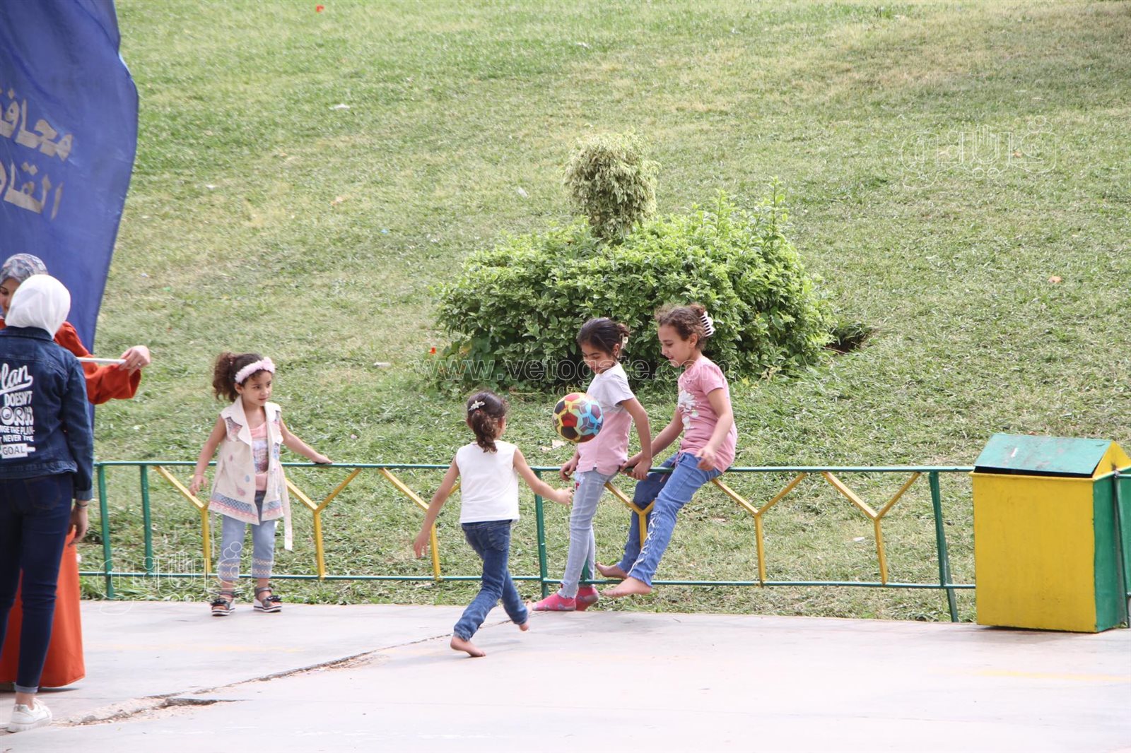 إقبال المواطنين على الحديقة الدولية للاحتفال بثالث أيام عيد الفطر (8)