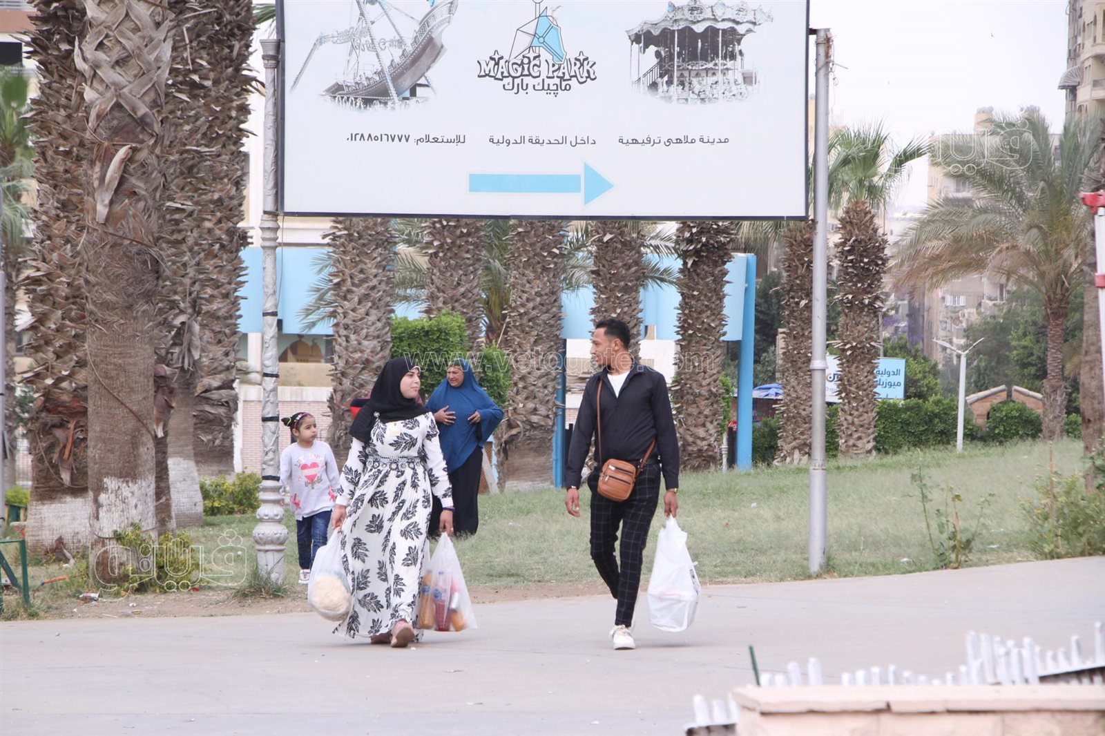 إقبال المواطنين على الحديقة الدولية للاحتفال بثالث أيام عيد الفطر (11)