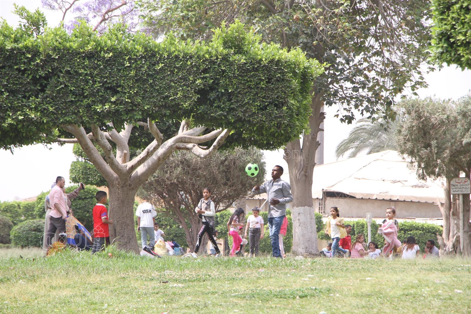 إقبال المواطنين على الحديقة الدولية للاحتفال بثالث أيام عيد الفطر (12)