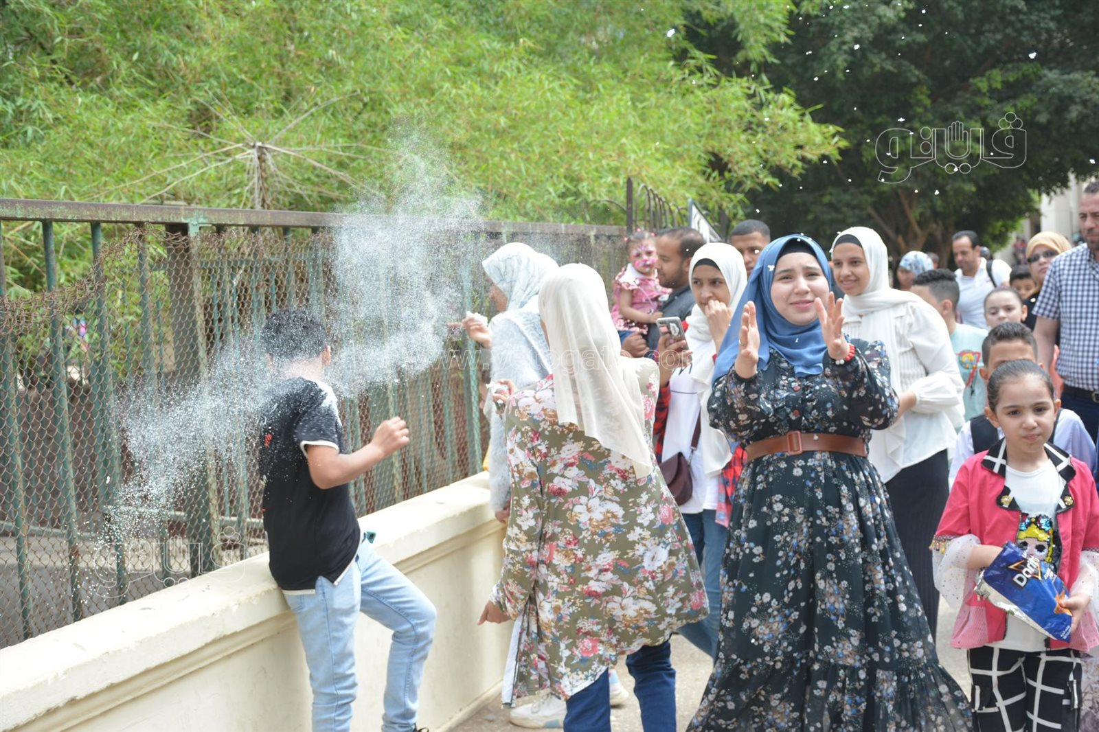 إقبال كثيف على حديقة الحيوان بالجيزة في ثالث أيام عيد الفطر (1)