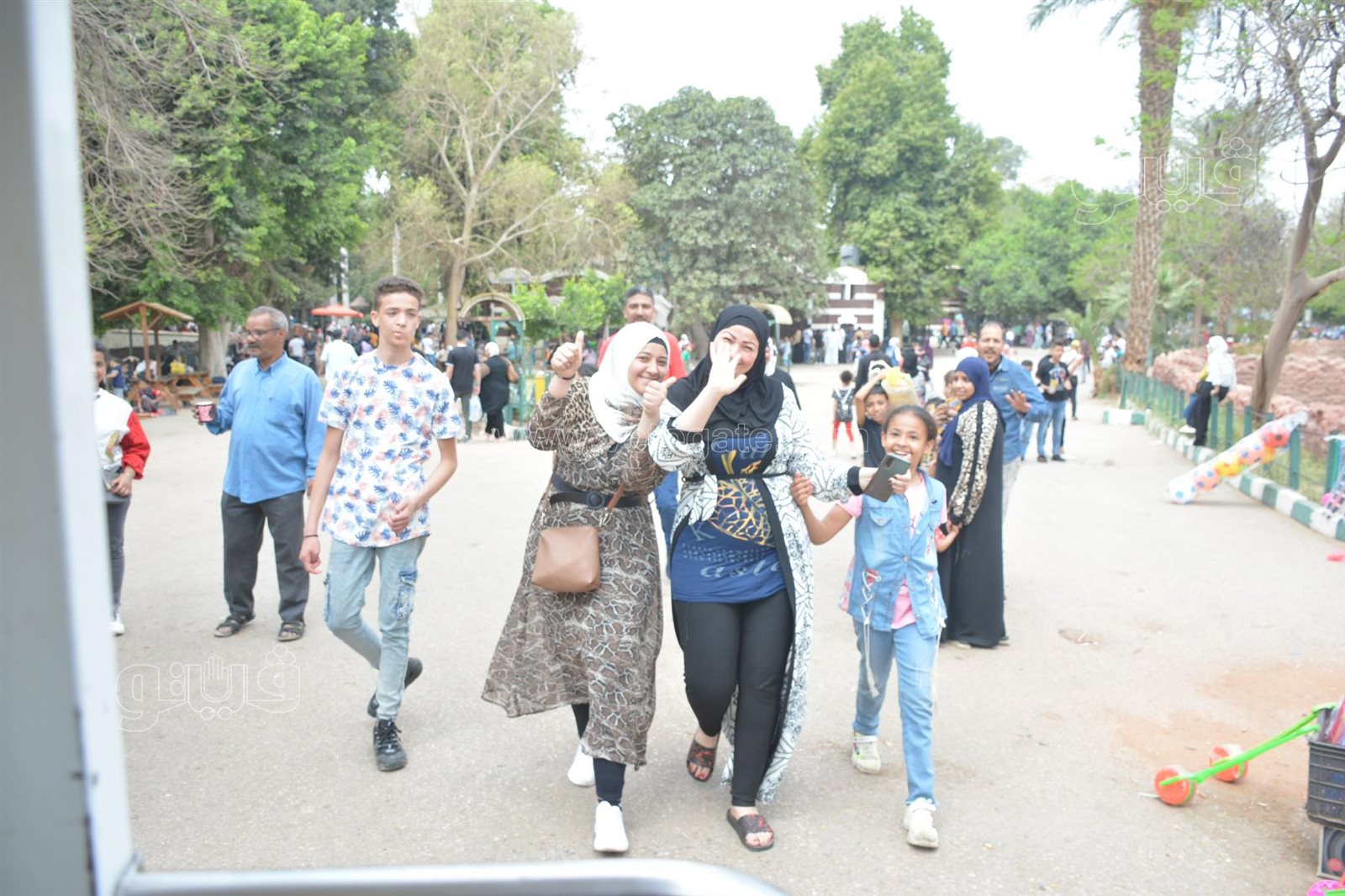 إقبال كثيف على حديقة الحيوان بالجيزة في ثالث أيام عيد الفطر (20)