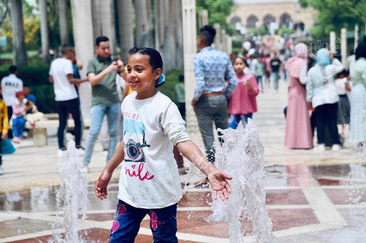 الأطفال داخل حديقة الأزهر (2)