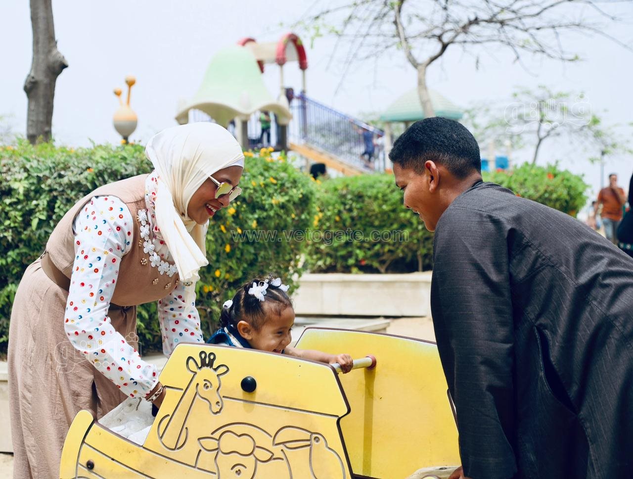 زوار حديقة الأزهر يستمتعون بملاهي الحديقة (3)