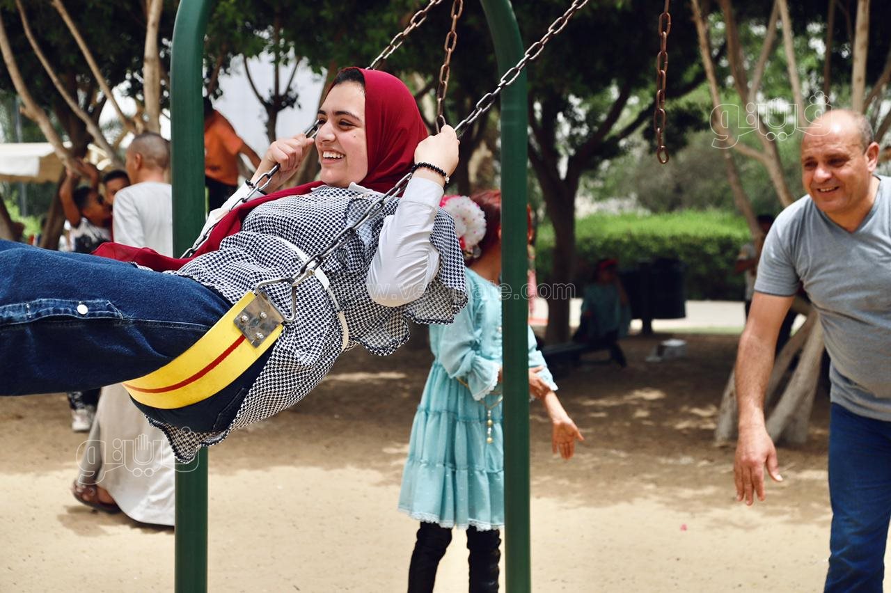 زوار حديقة الأزهر يستمتعون بملاهي الحديقة (7)