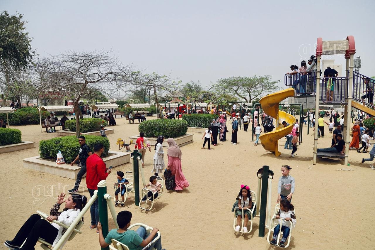 زوار حديقة الأزهر يستمتعون بملاهي الحديقة (12)