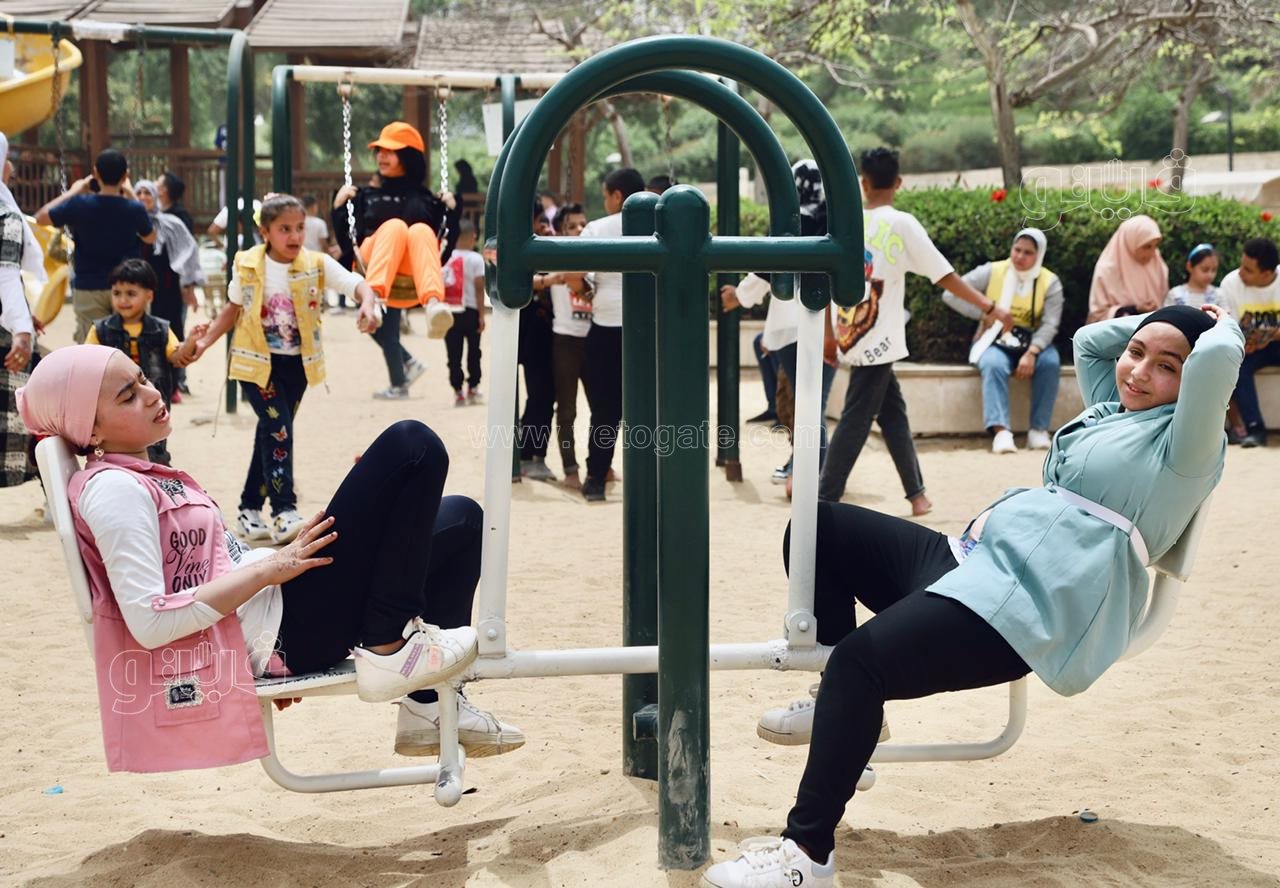 زوار حديقة الأزهر يستمتعون بملاهي الحديقة (15)